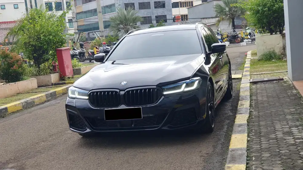 Km11rb bmw 530i touring wagon m sport 2023 hitam
