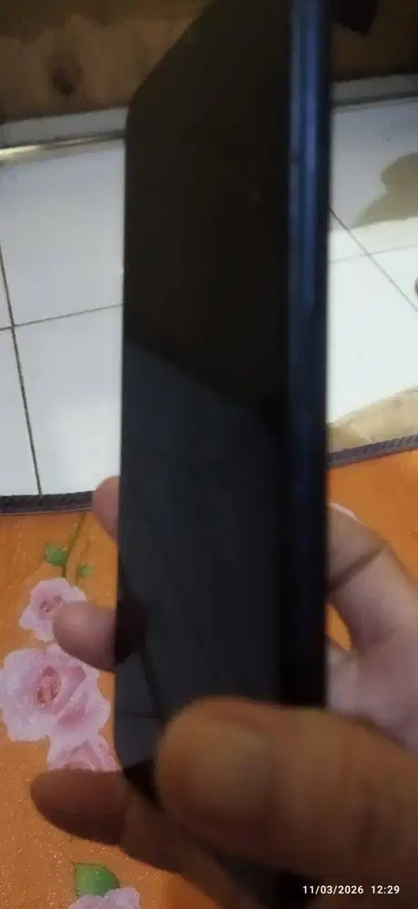 Handphone seken kondisi normal y20s 8/128