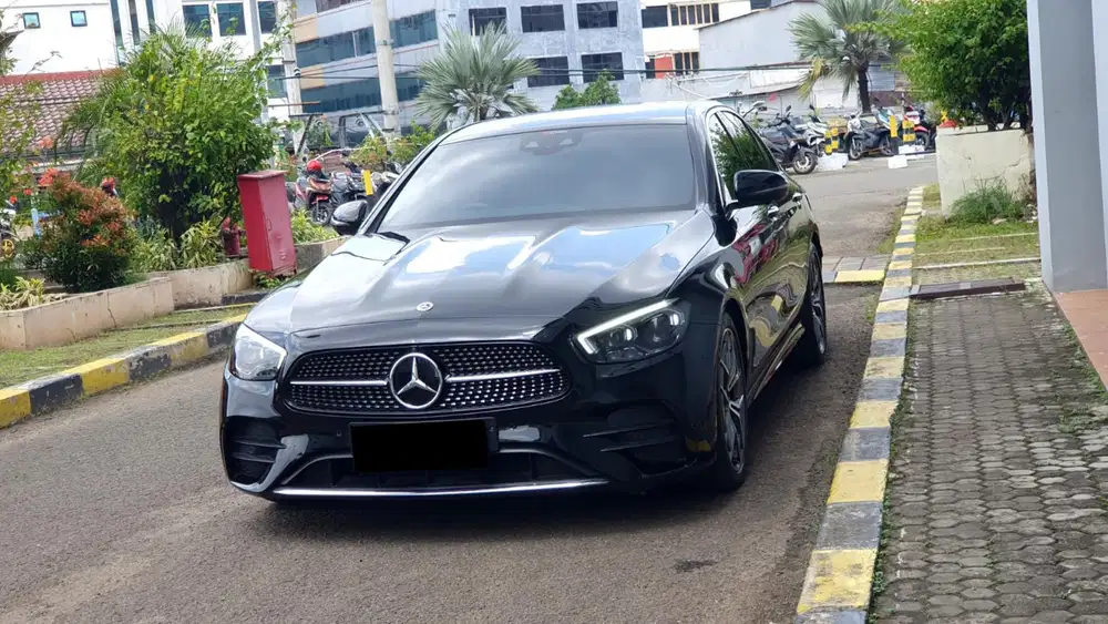 Km10rb mercedes benz mercy e300 amg line 2023 hitam