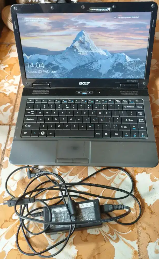 Di jual laptop tinggal pakek ..