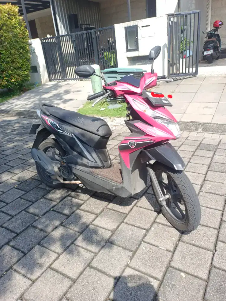 Sepeda motor beat 2019 magenta