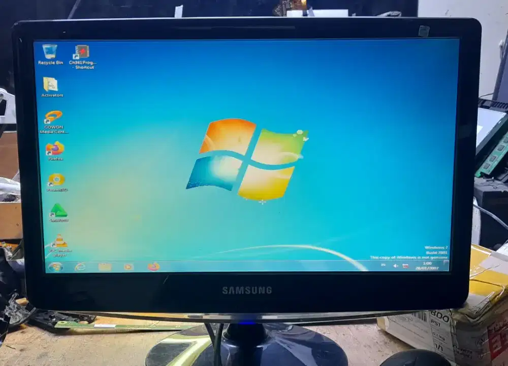LCD monitor merk samsung