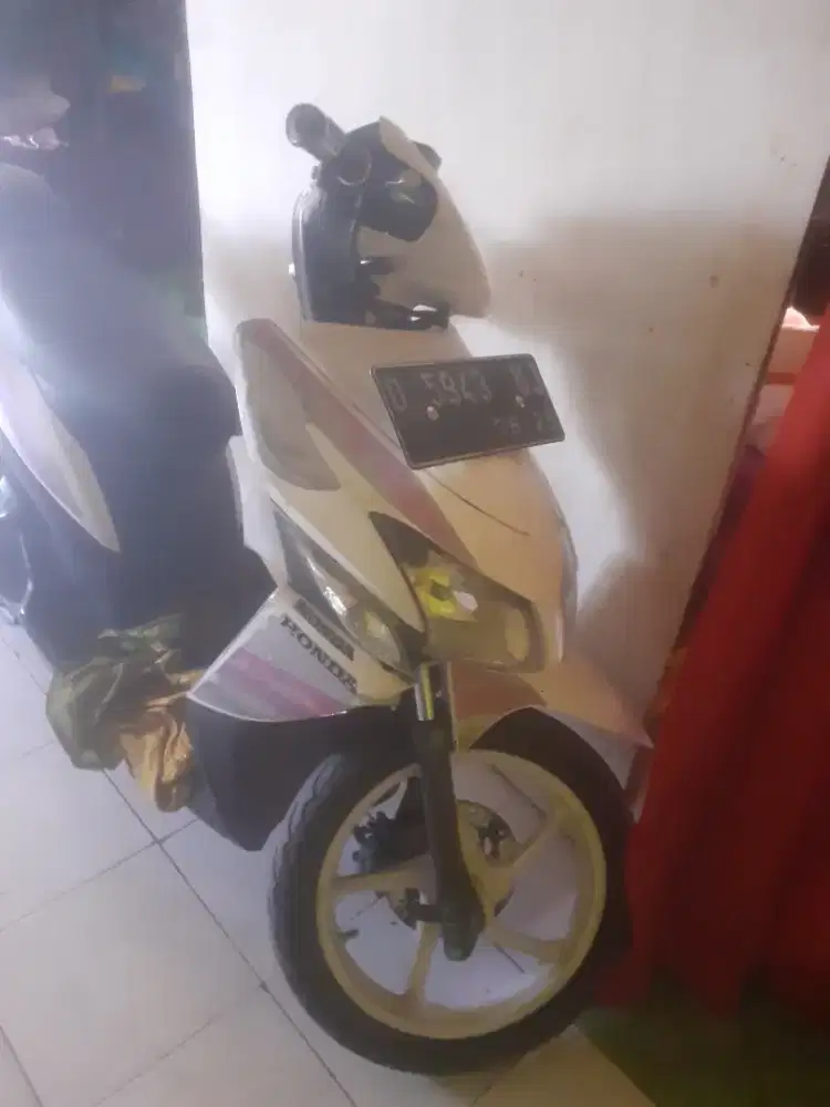 Motor vario  konisi liat ke rumah   ajah