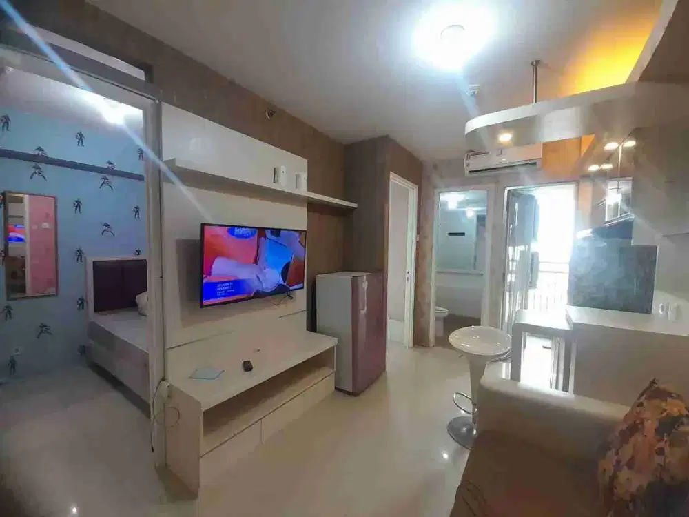 Sewa 2BR Furnished diatas Family Mart Bassura City Apartemen