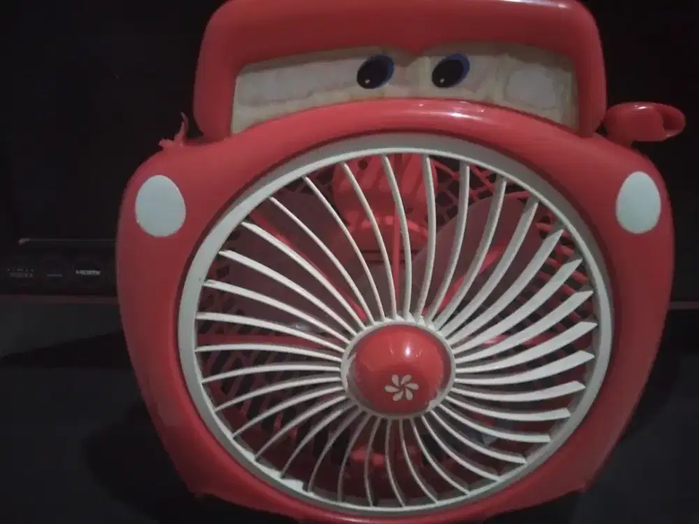 Kipas mobil2 an warna merah,