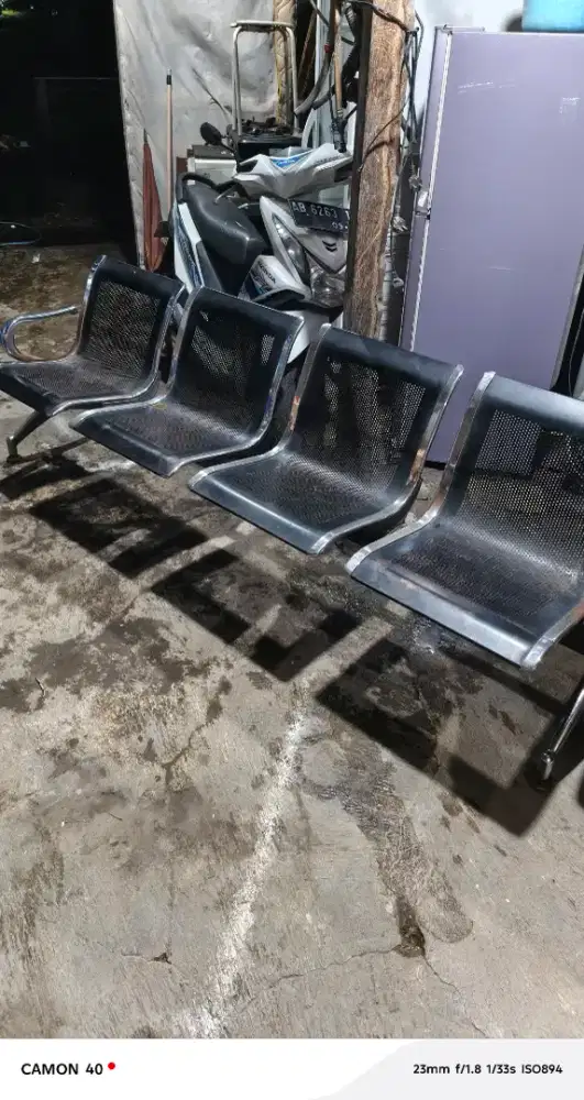 Kursi Tunggu Besi 4 Saf, panjang 2,2meter