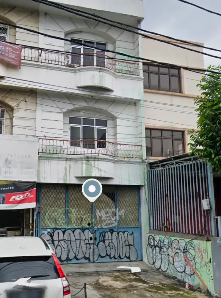 Disewakan Ruko meruya ilir di jalanan besar 3 lantai ada AC