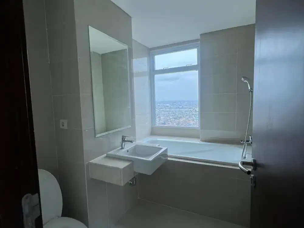 Apartemen 3 Bedroom Puri Mansion Tower Berryl Semi Furnished