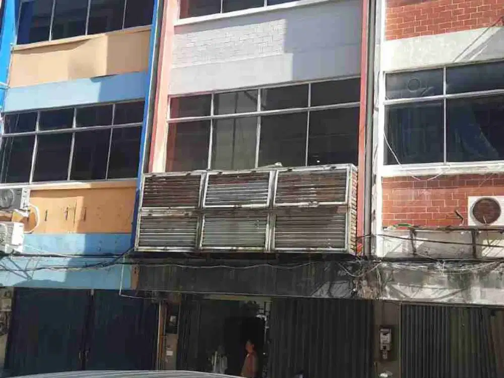 Disewakan ruko 4 lantai di Grogol Pernai