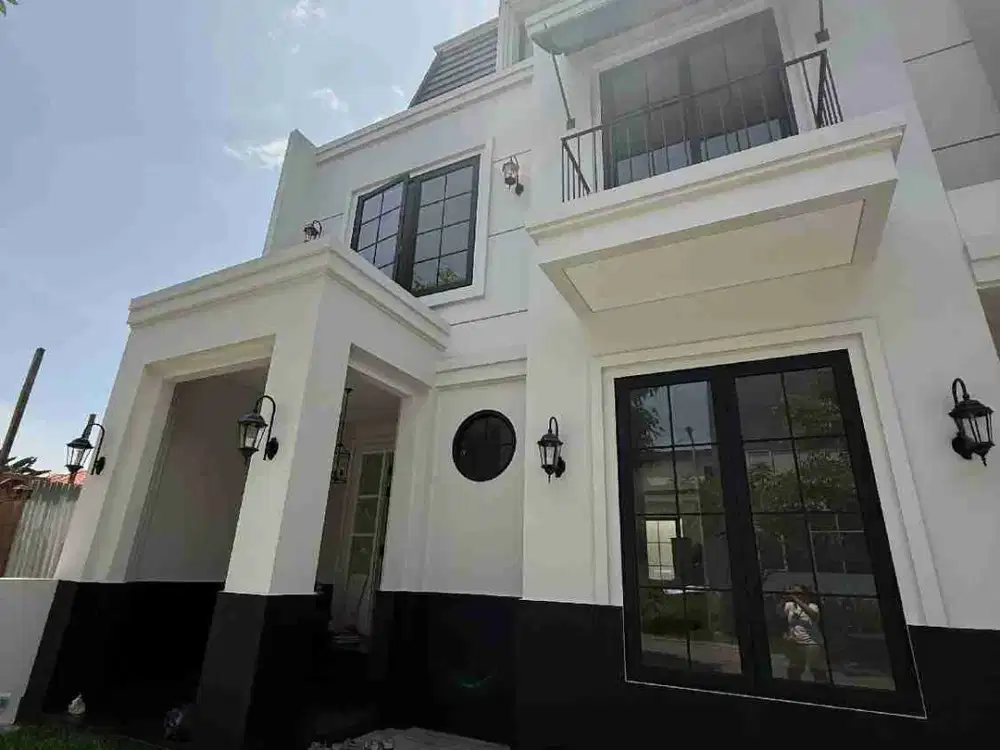 Dijual Rumah Baru American Modern Semi Furnished 3 Lantai Woodland Citraland Surabaya Barat