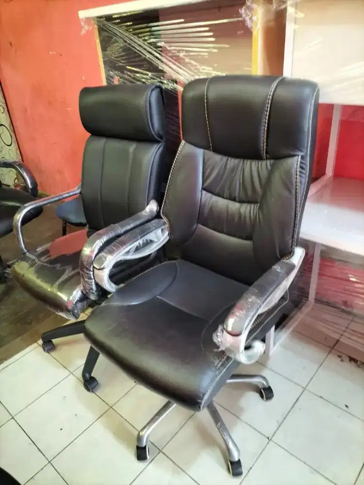 Kursi direktur kantor