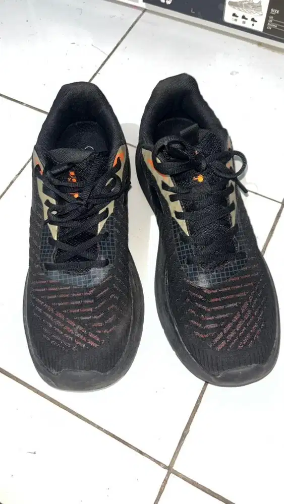 Sepatu Diadora size 44