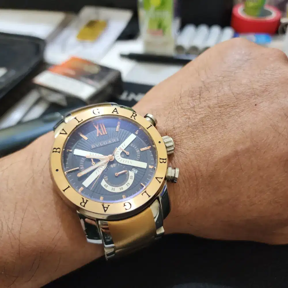 Jam tangan pria BVLGARI