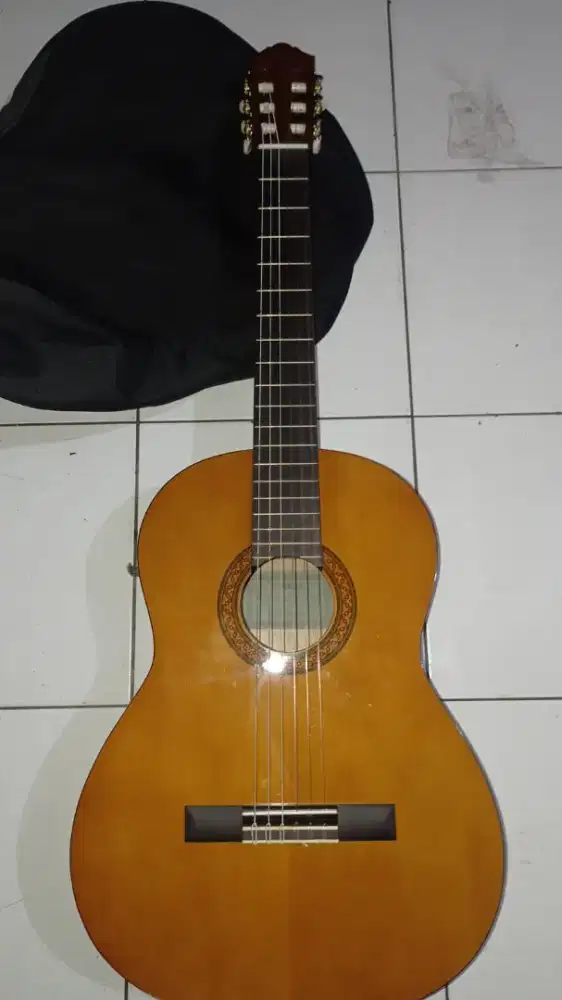 Gitar akustik Yamaha Classic C330A Nylon Gitar