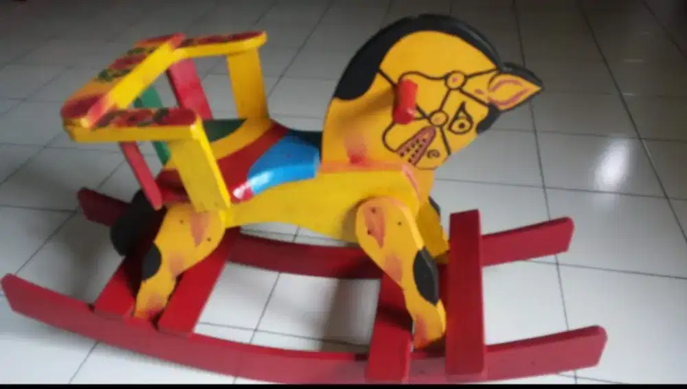 Mainan kuda goyang