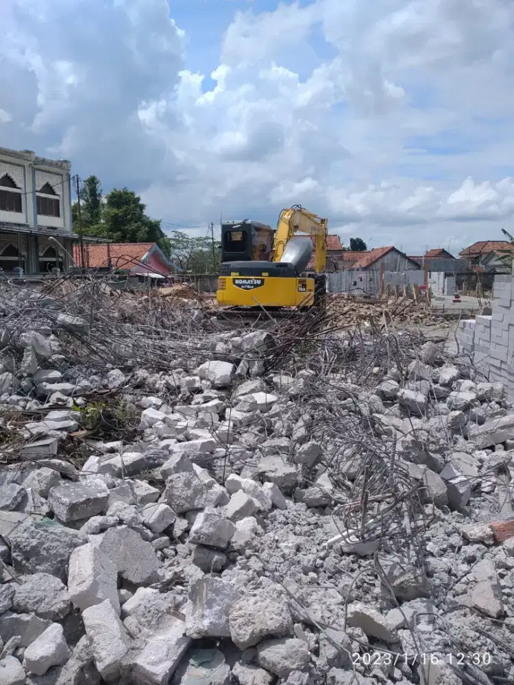 Bongkaran bangunan tua bobok beton land clearing cut and fill