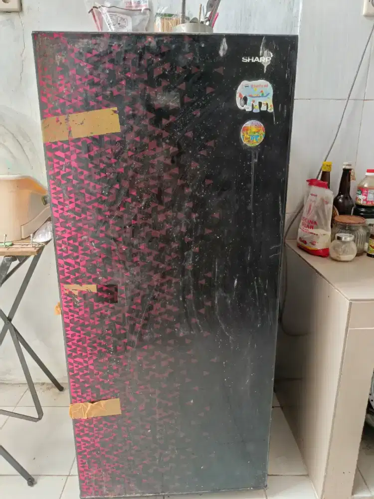Kulkas sharp satu pintu sesuai gambar