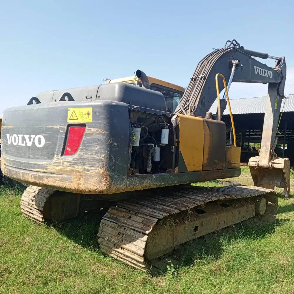 JUAL 2 UNIT VOLVO EXCAVATOR EC200D TAHUN 2018 - KONDISI AS IS