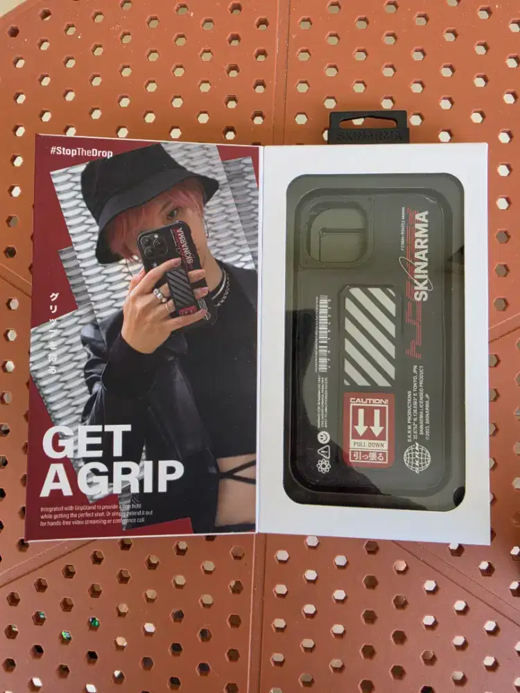 Premium Casing Iphone 13 SKINARMA SHINGOKI RED WITH GRIP STAND SECOND