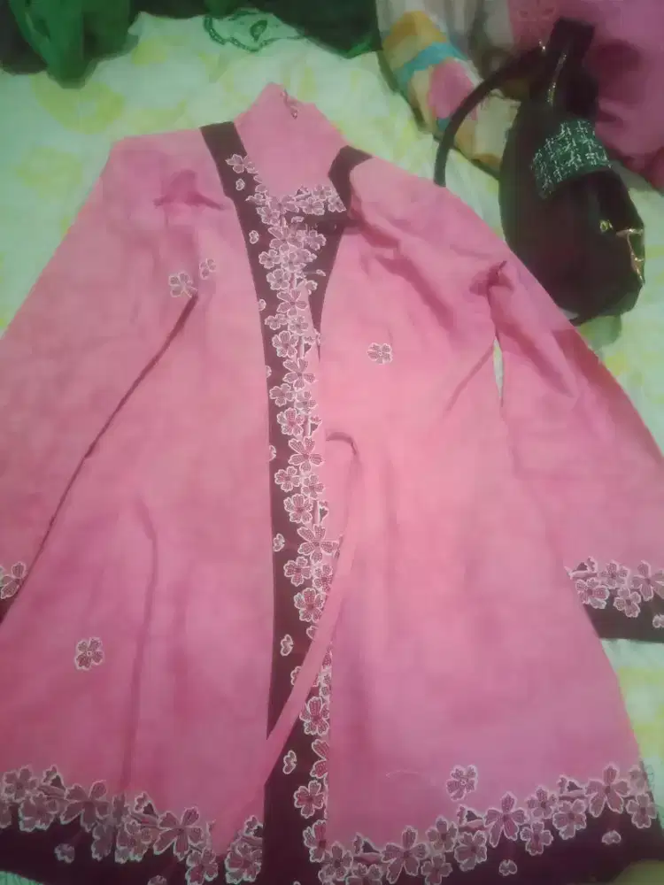 atasan kebaya modern pink