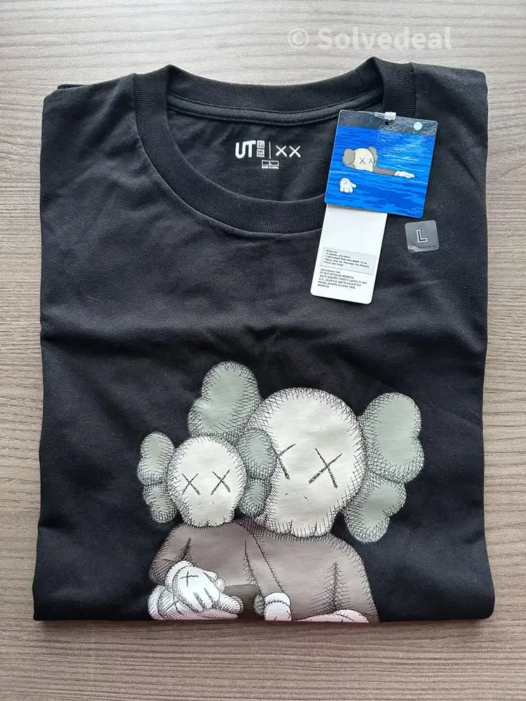 Uniqlo Kaws UT Graphic Black — Original Baru Size L