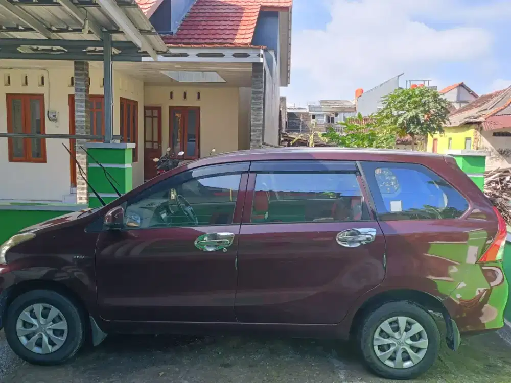 Toyota Avanza 2013 bensin, Merah, pahak hidup