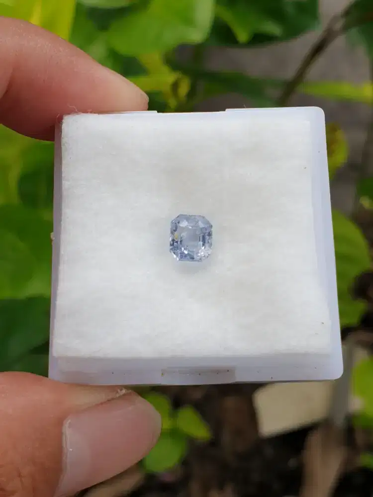 Natural blue sapphire srilanka no heated 1.69 crt