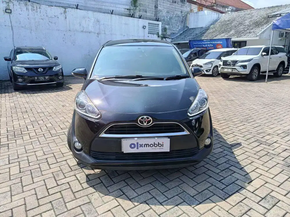Toyota Sienta 1.5 V Manual 2015