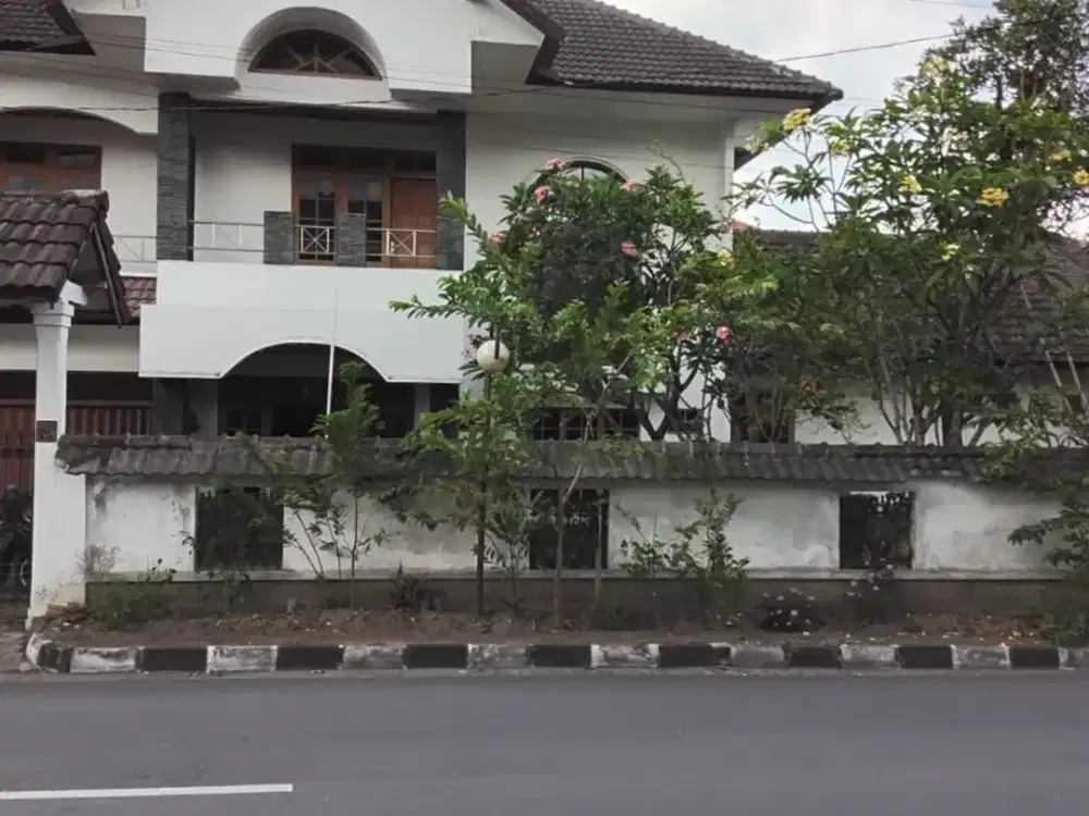 Rumah Tinggal dengan Luas Tanah 808 Meter Persegi Lokasi Strategis di Gejayan.