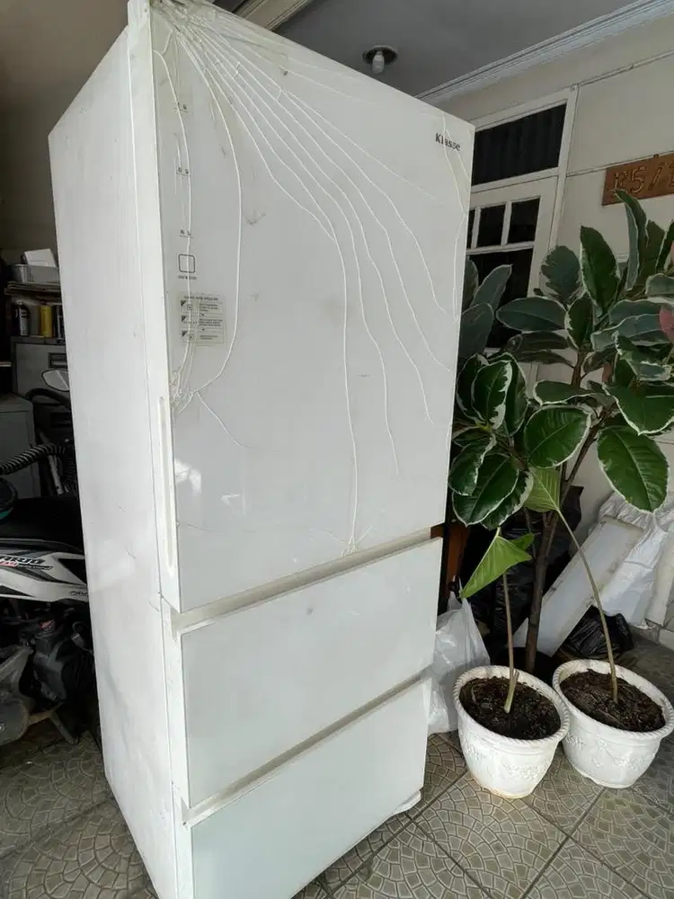 Kulkas kimchi merk Klasse