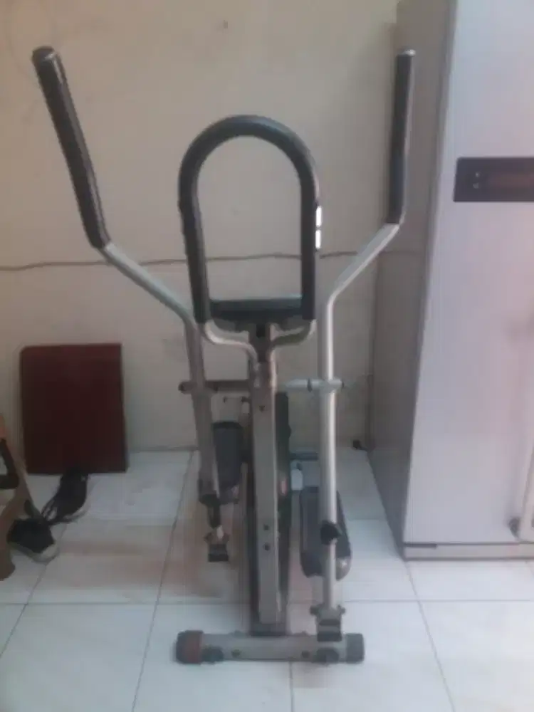 Alat olah raga lari jalan