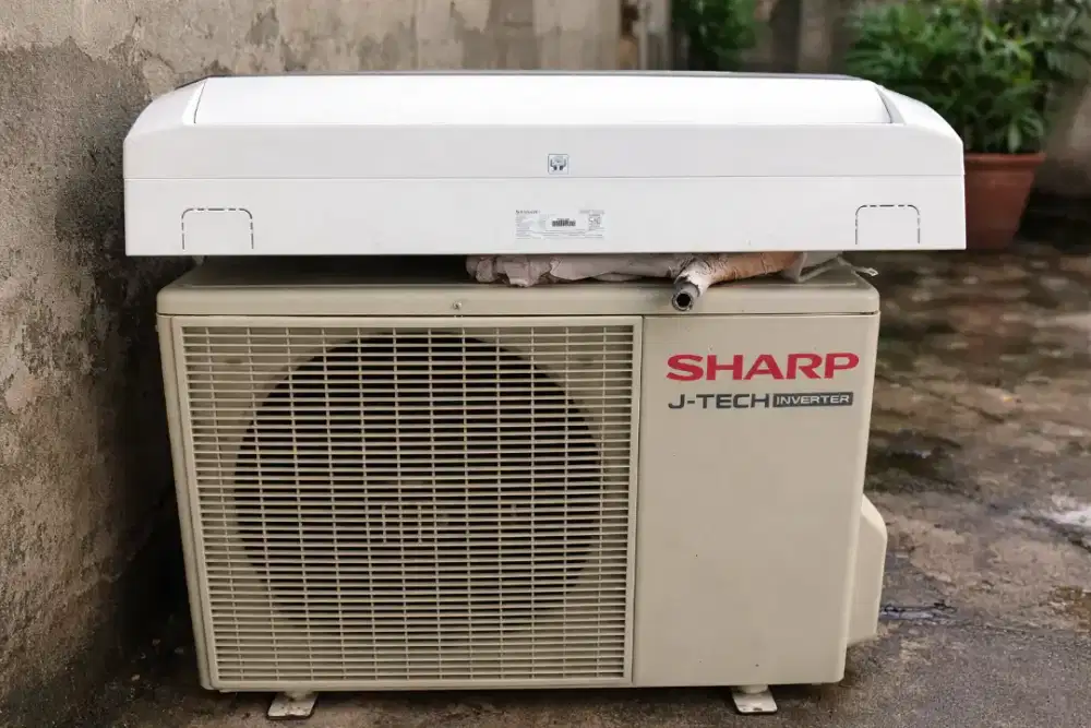 AC 2pk Inverter Sharp Good Condition