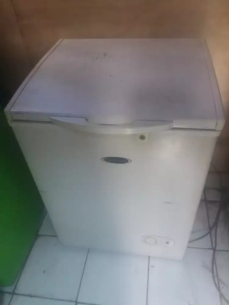 Di jual freezer 100 liter frigigate