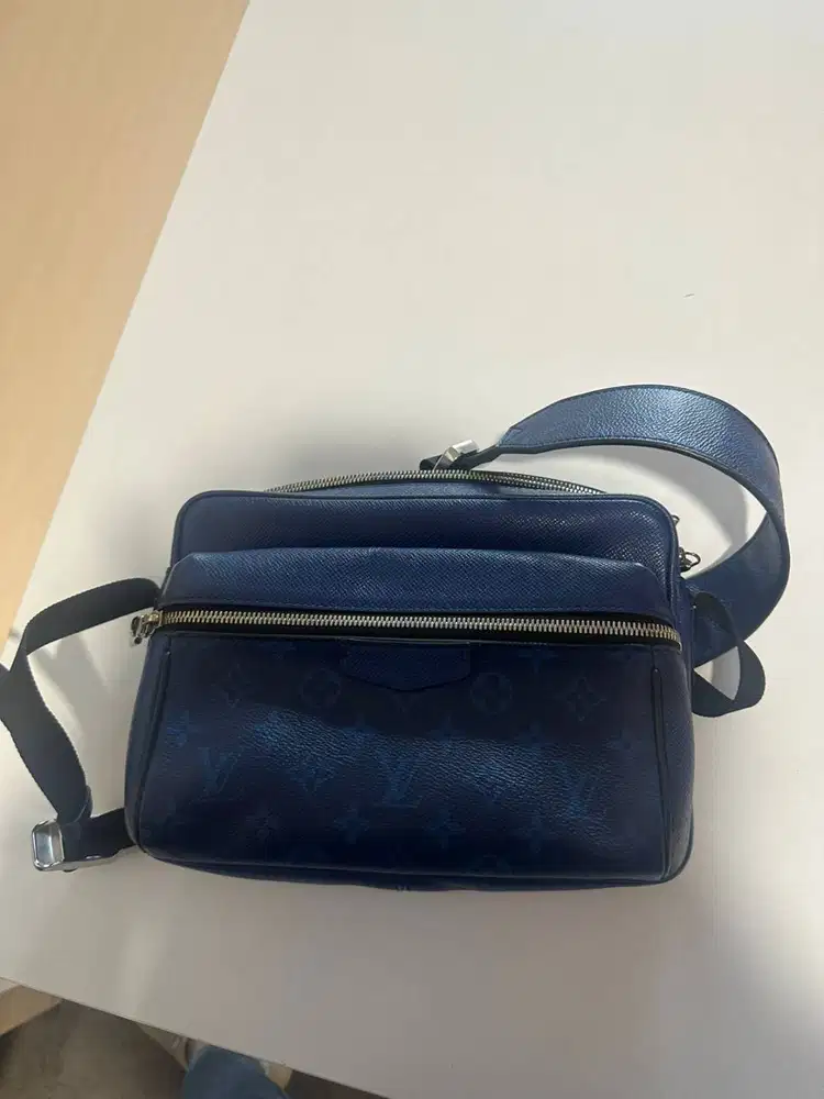 Dijual LV Messenger Bag Blue colour