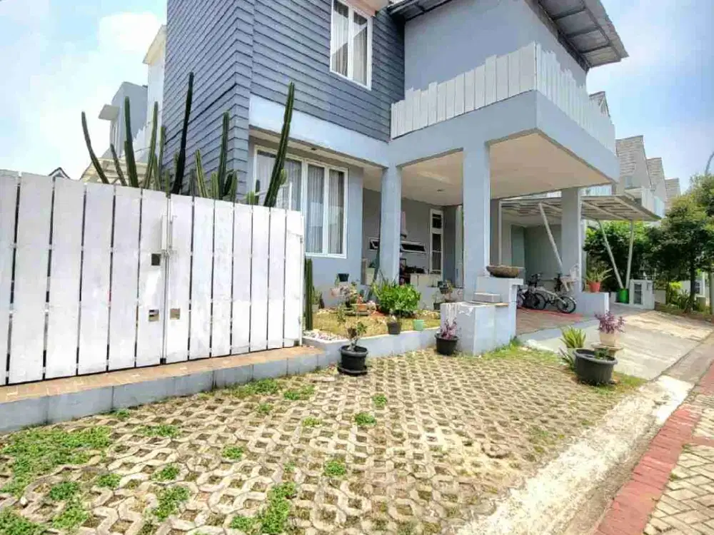 Dijual Rumah With Pool di Discovery Eola