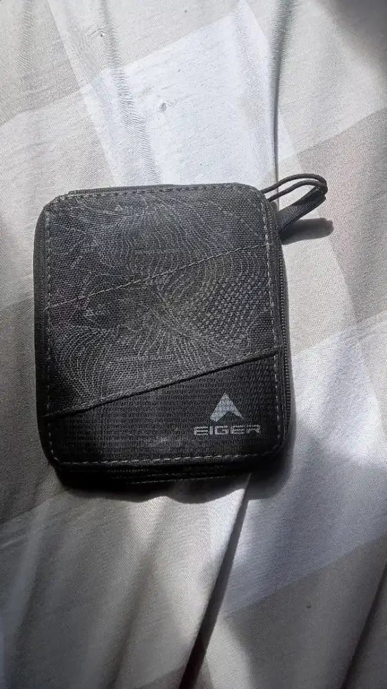 Dompet eiger bekas