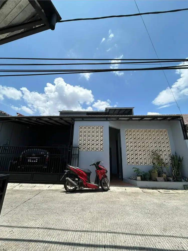 DIKONTRAKKAN RUMAH BARU 1,5 LANTAI – LOKASI STRATEGIS PERUMNAS DEPOK 1