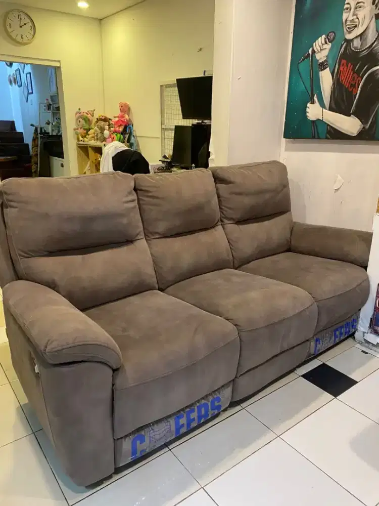 Sofa Informa Premium (Kondisi Like New) - Sangat Terawat