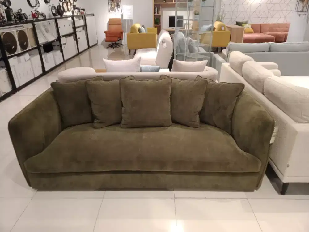 Sofa 3 Seat + Bantal Sofa Promo Display