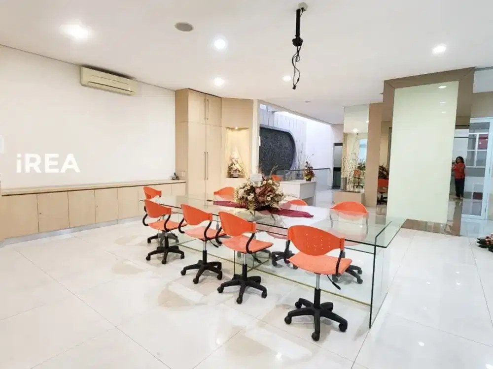 RUANG USAHA BAGUS DISEWAKAN SOLO KOTA DEKAT PASAR GEDHE, BALAIKOTA