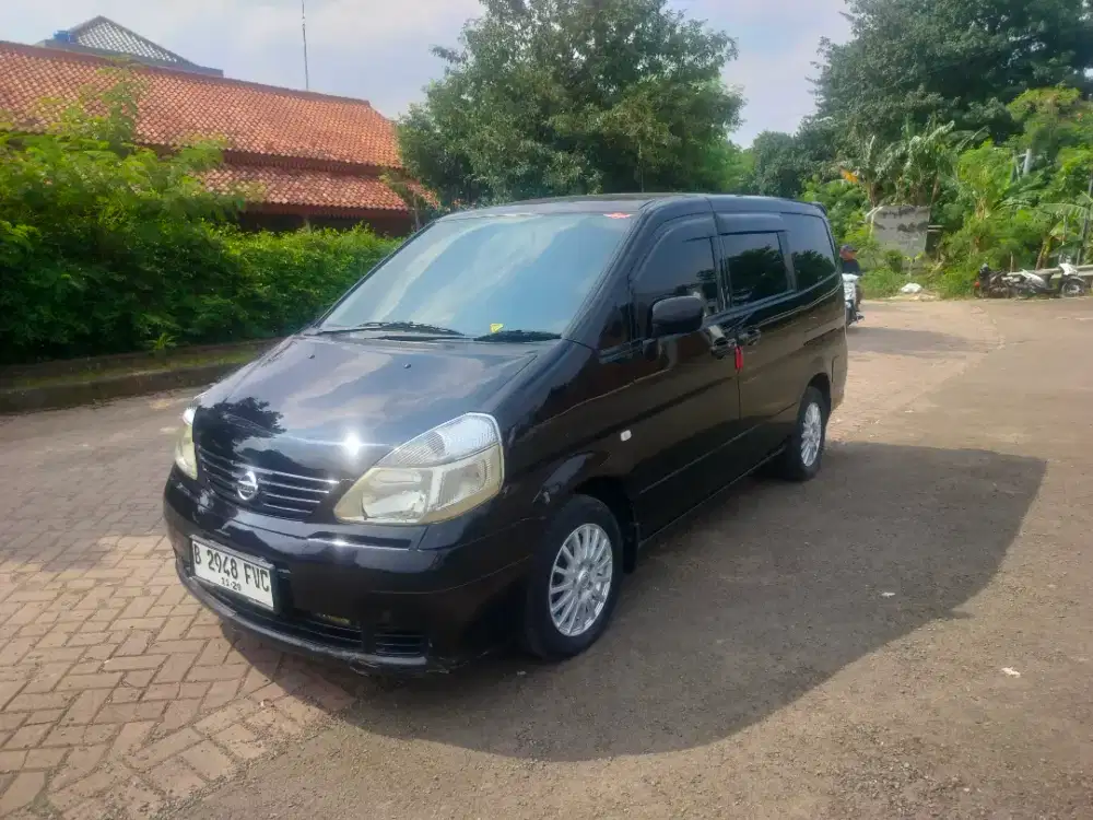 Nissan Serena CT th2010