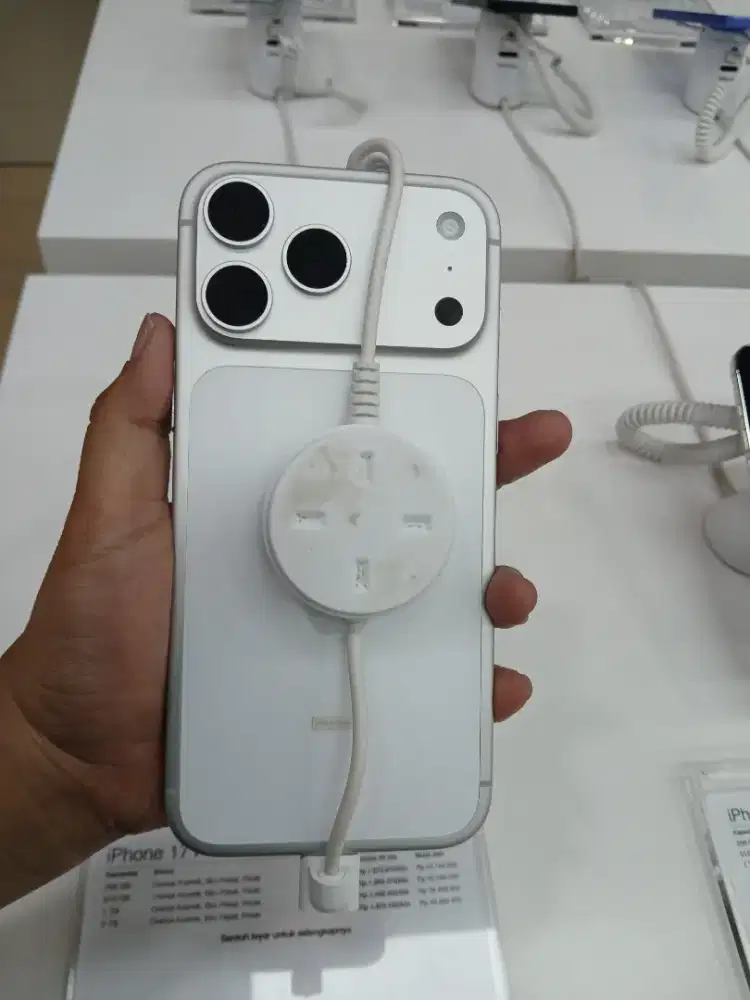 READY IPHONE 17 PM 256 GB SILVER RESMI GARANSI IBOX