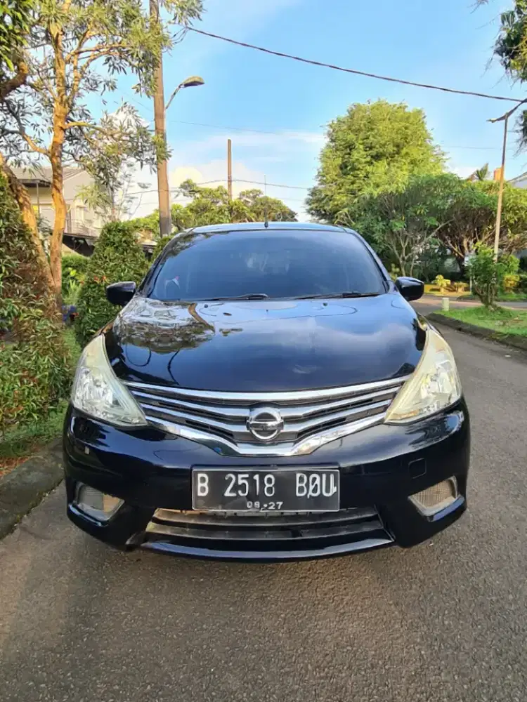Nissan grand Livina 2017 AT