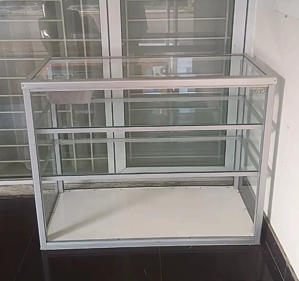Etalase kaca uk. 100x40x80  3 susun