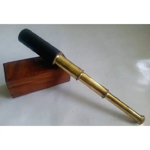 Antik telescoop militer untuk  untuk perang monocular antik