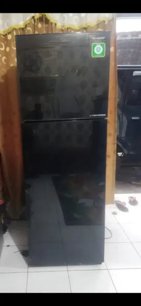 Kulkas Sharp bekas