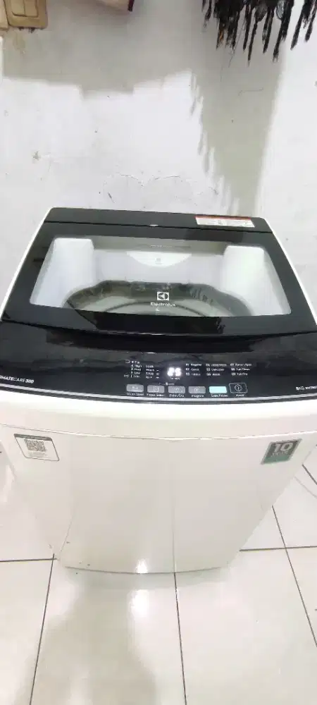 Mesin cuci Electrolux top loading 8kg