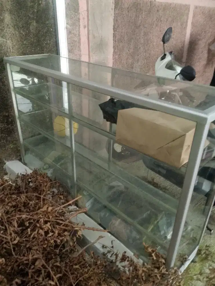 Etalase Toko Almunium Kaca