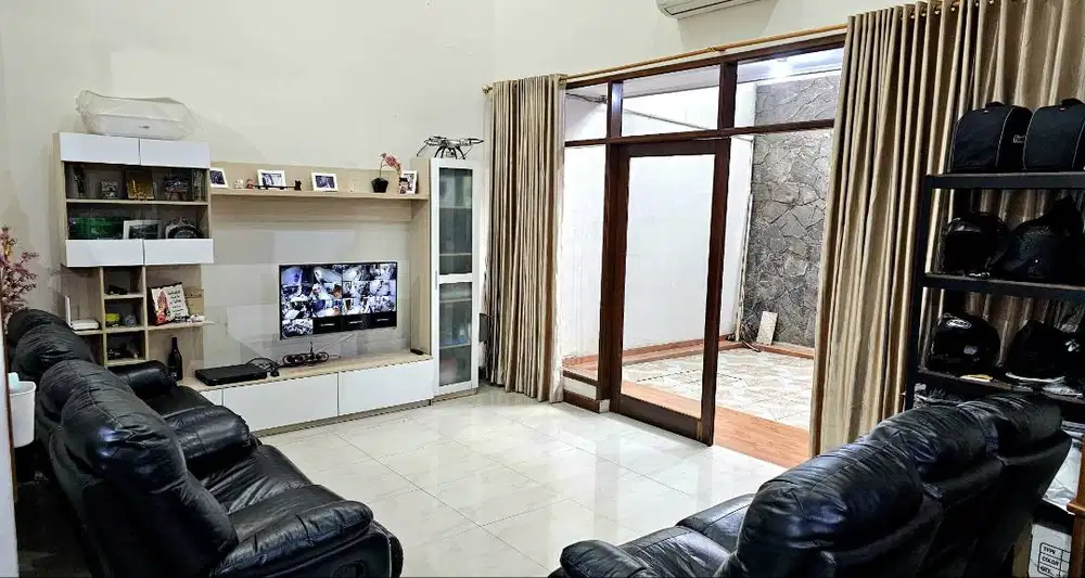 Dijual Rumah Siap Huni 2 Lantai di Taman Holis Indah 1