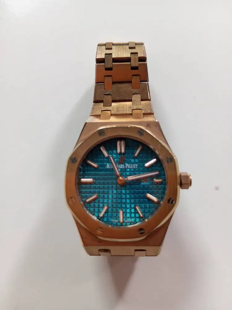 Jual jam bekas. Minus pemakaian